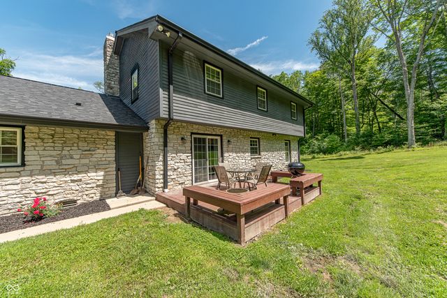 41 N Wolfcreek Road, Columbus, IN 47201