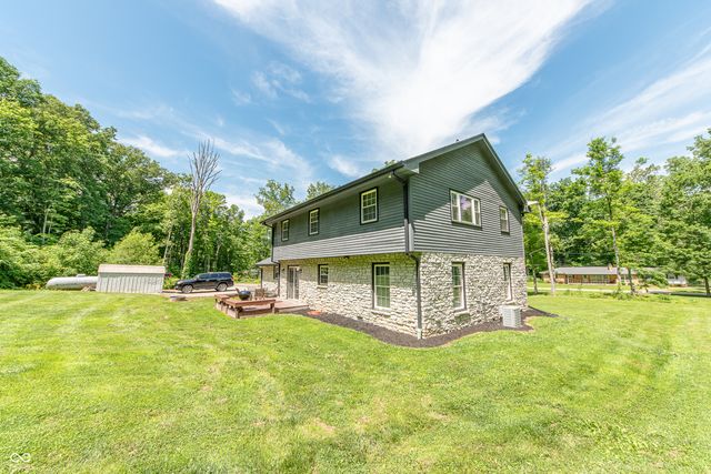 41 N Wolfcreek Road, Columbus, IN 47201