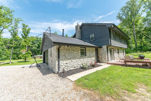 41 N Wolfcreek Road, Columbus, IN 47201