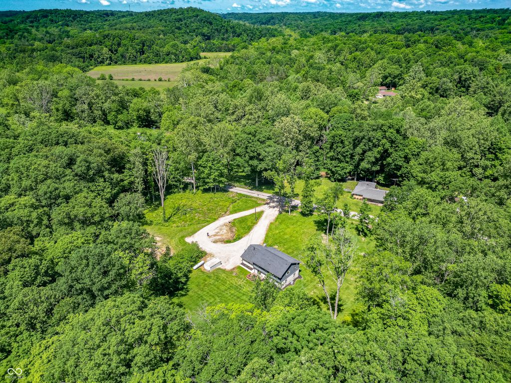 41 N Wolfcreek Road, Columbus, IN 47201