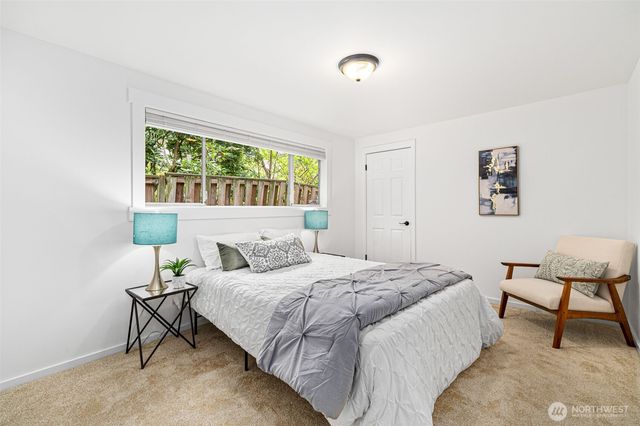 10758 Ashworth Avenue N, Seattle, WA 98133