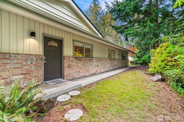10758 Ashworth Avenue N, Seattle, WA 98133