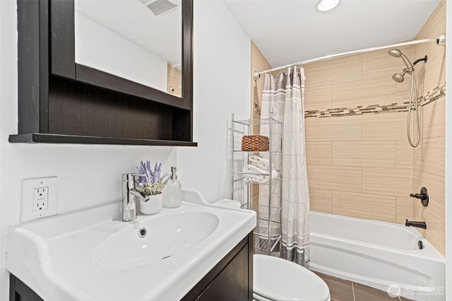 10758 Ashworth Avenue N, Seattle, WA 98133