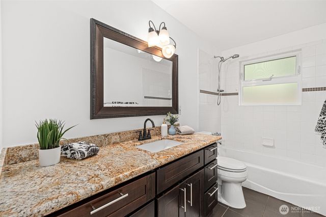 10758 Ashworth Avenue N, Seattle, WA 98133