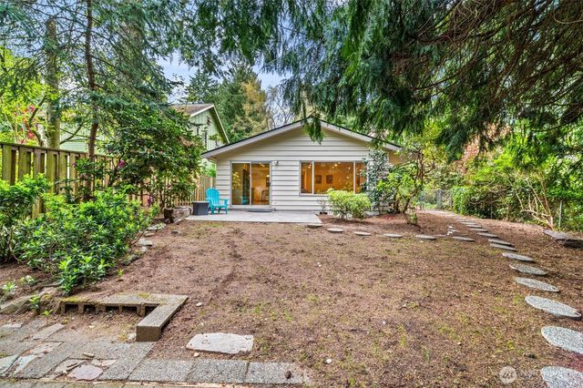 10758 Ashworth Avenue N, Seattle, WA 98133