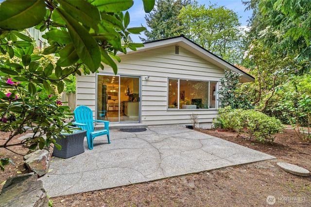 10758 Ashworth Avenue N, Seattle, WA 98133