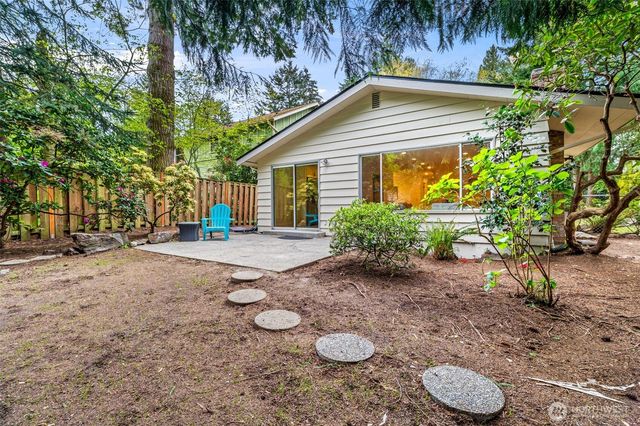 10758 Ashworth Avenue N, Seattle, WA 98133