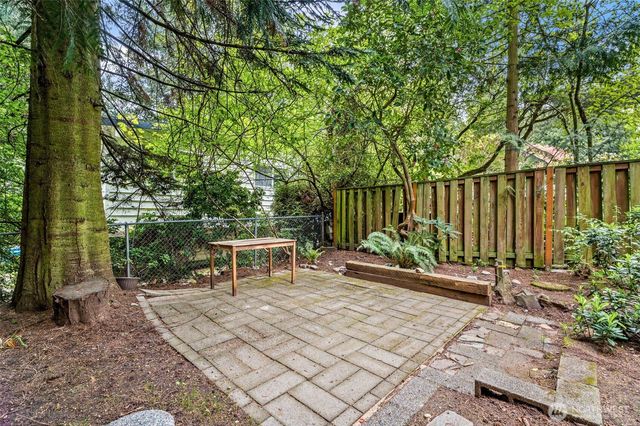 10758 Ashworth Avenue N, Seattle, WA 98133