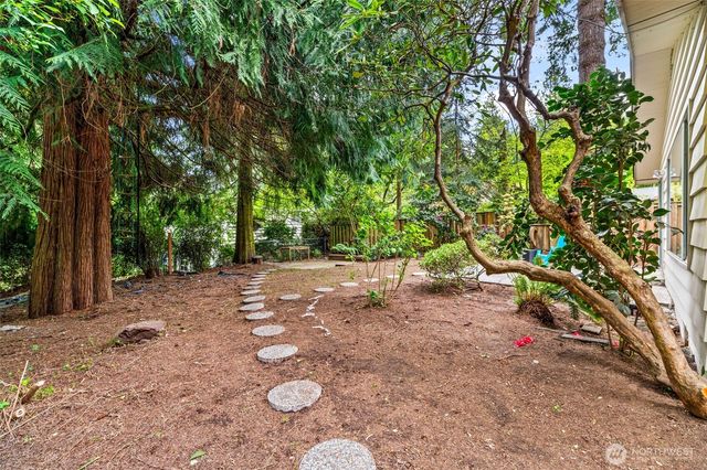 10758 Ashworth Avenue N, Seattle, WA 98133
