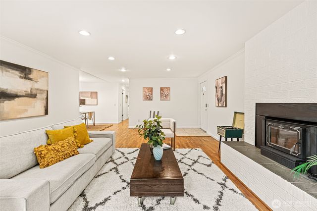 10758 Ashworth Avenue N, Seattle, WA 98133