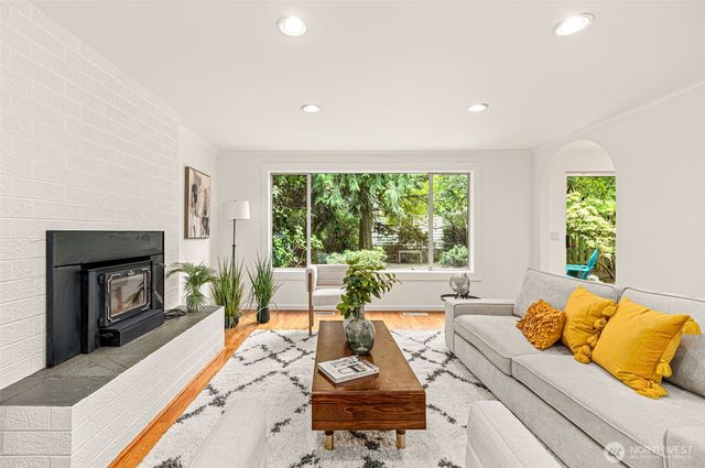 10758 Ashworth Avenue N, Seattle, WA 98133