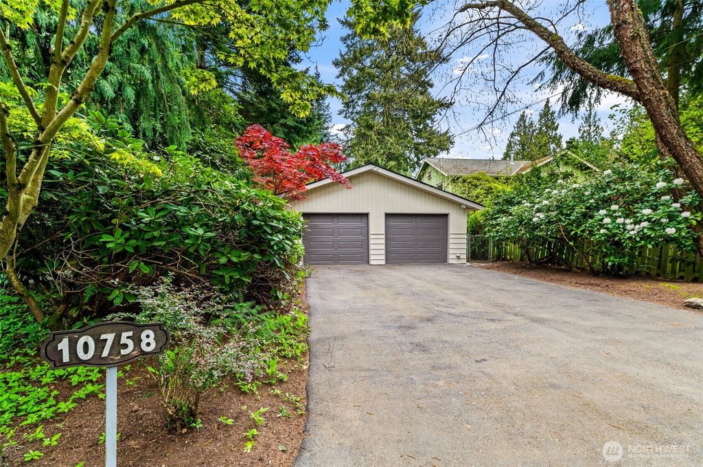 10758 Ashworth Avenue N, Seattle, WA 98133