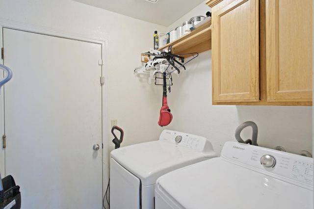 328 Burns Creek Ct, Waterford, CA 95386