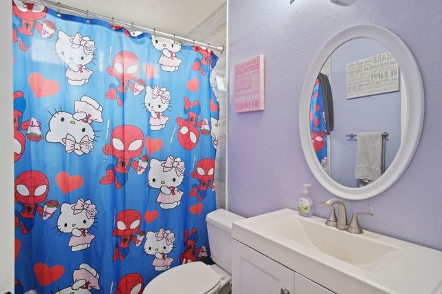 328 Burns Creek Ct, Waterford, CA 95386