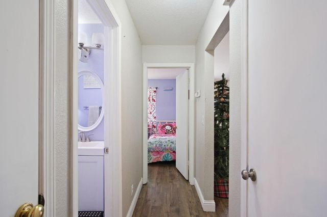 328 Burns Creek Ct, Waterford, CA 95386