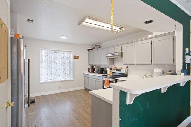 328 Burns Creek Ct, Waterford, CA 95386