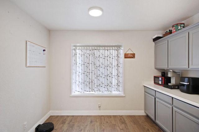 328 Burns Creek Ct, Waterford, CA 95386