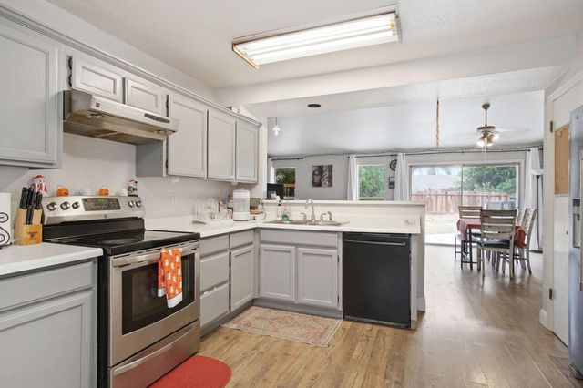 328 Burns Creek Ct, Waterford, CA 95386