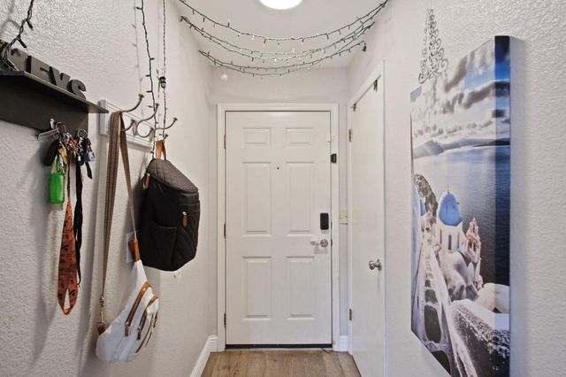 328 Burns Creek Ct, Waterford, CA 95386