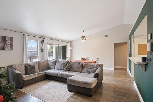 328 Burns Creek Ct, Waterford, CA 95386