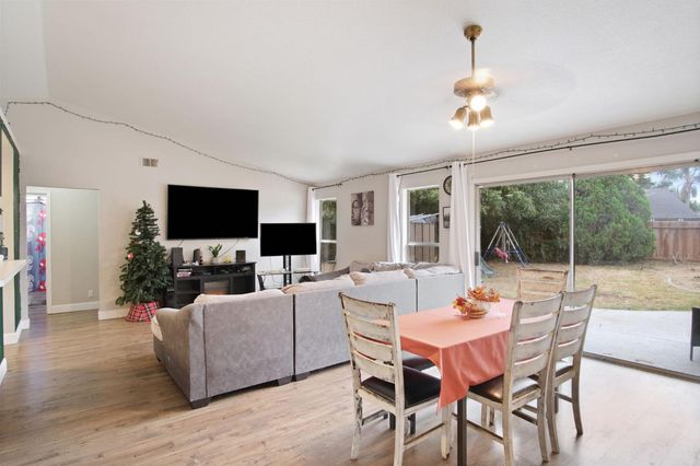 328 Burns Creek Ct, Waterford, CA 95386