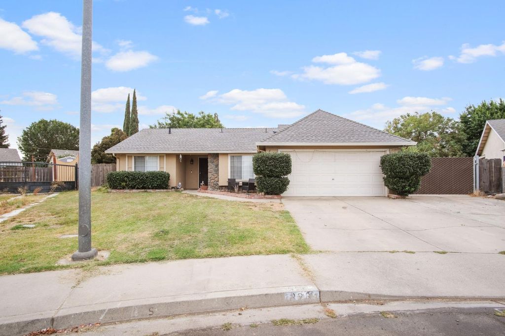 328 Burns Creek Ct, Waterford, CA 95386