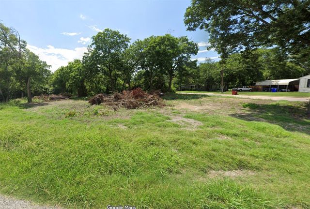 201 Neathery Street, Farmersville, TX 75442