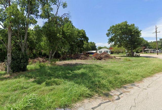 201 Neathery Street, Farmersville, TX 75442