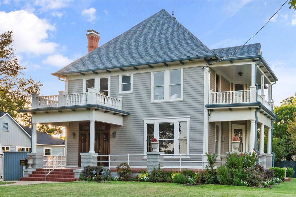 1020 W 3rd Avenue, Corsicana, TX 75110