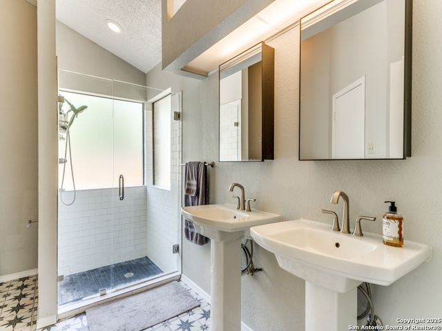 5935 Heather View, San Antonio, TX 78249