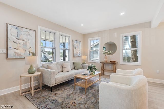 34 Emerald St, Hackensack City, NJ 07601