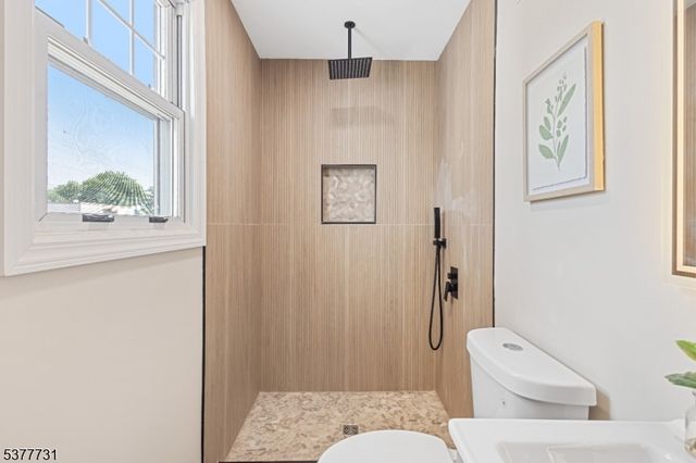 34 Emerald St, Hackensack City, NJ 07601