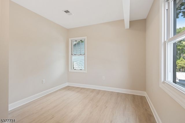 34 Emerald St, Hackensack City, NJ 07601