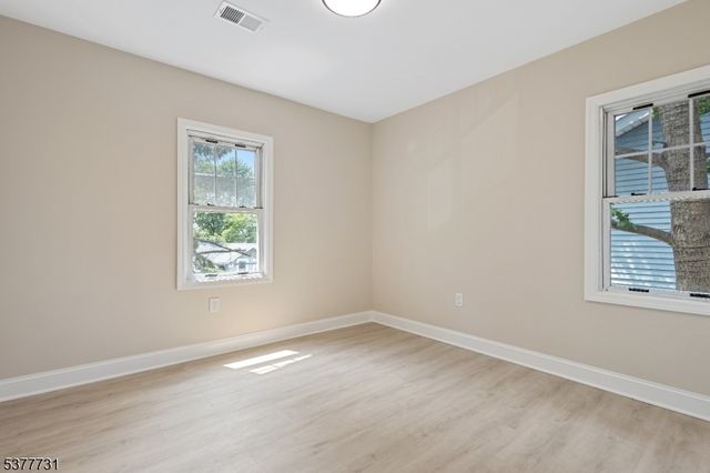 34 Emerald St, Hackensack City, NJ 07601