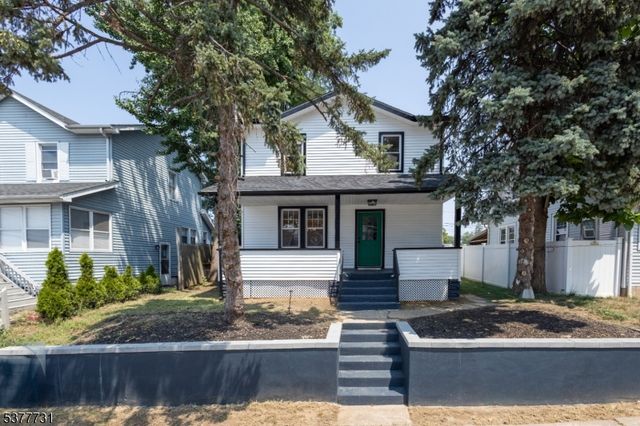 34 Emerald St, Hackensack City, NJ 07601