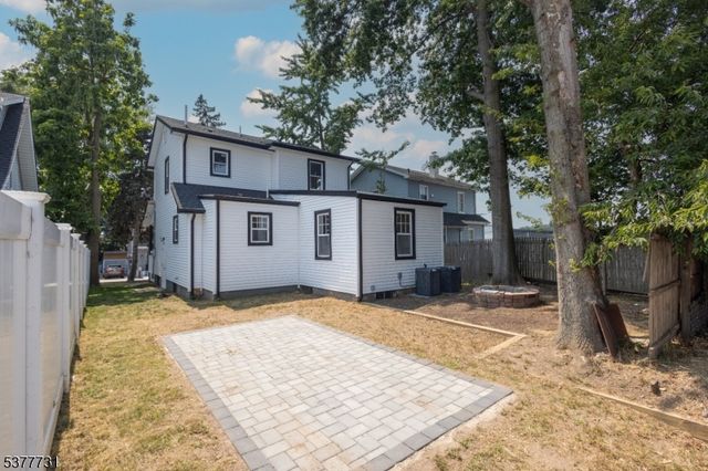 34 Emerald St, Hackensack City, NJ 07601