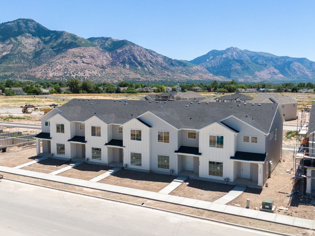 520 W 1875 N, Harrisville, UT 84404
