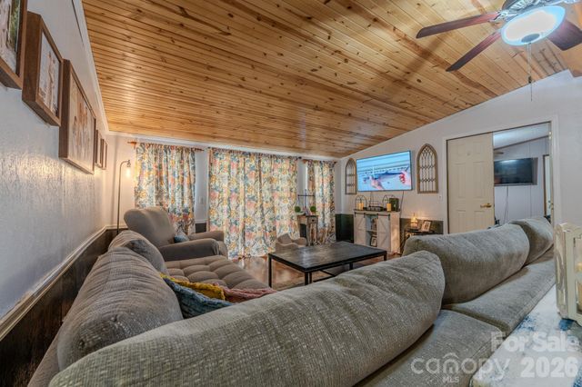 672 Upper Hanging Rock Road, Spruce Pine, NC 28777