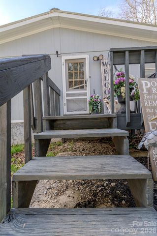 672 Upper Hanging Rock Road, Spruce Pine, NC 28777