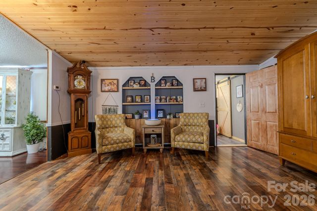 672 Upper Hanging Rock Road, Spruce Pine, NC 28777
