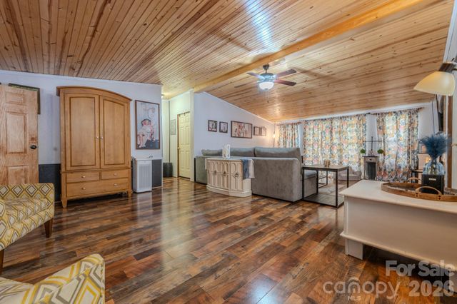 672 Upper Hanging Rock Road, Spruce Pine, NC 28777