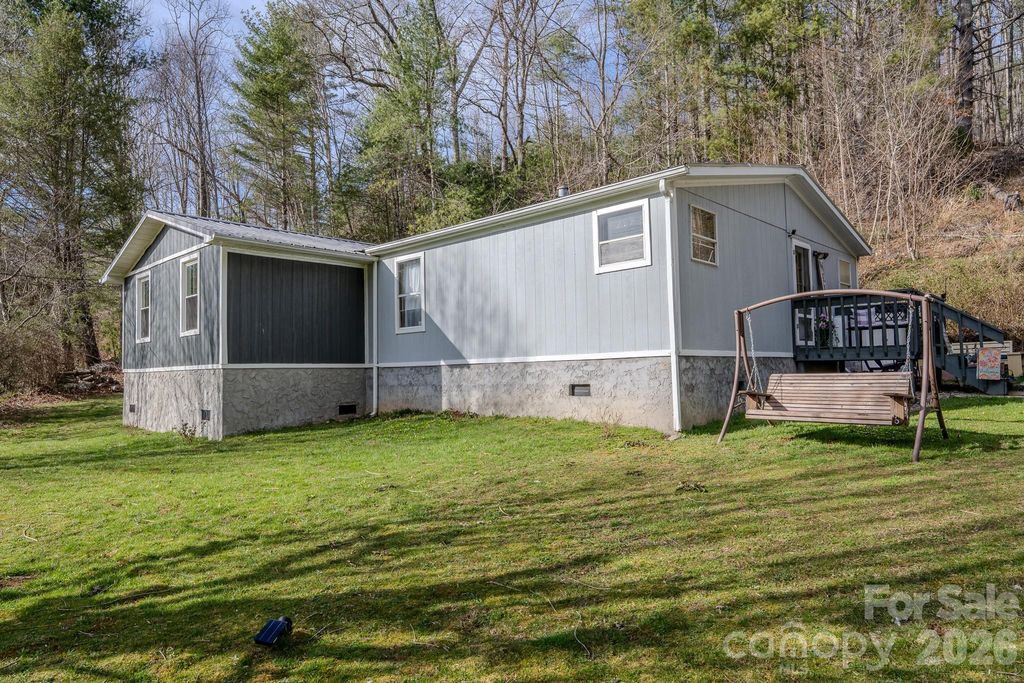 672 Upper Hanging Rock Road, Spruce Pine, NC 28777