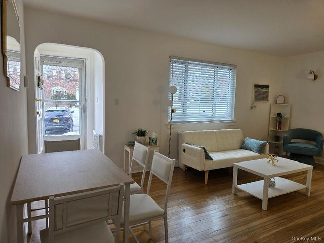 7019 261st Street 122E6, Glen Oaks, NY 11004