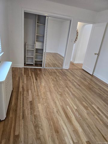 7019 261st Street 122E6, Glen Oaks, NY 11004