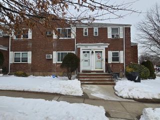 7019 261st Street 122E6, Glen Oaks, NY 11004