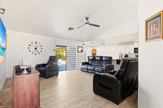 1901 SW 14th ST, Cape Coral, FL 33991