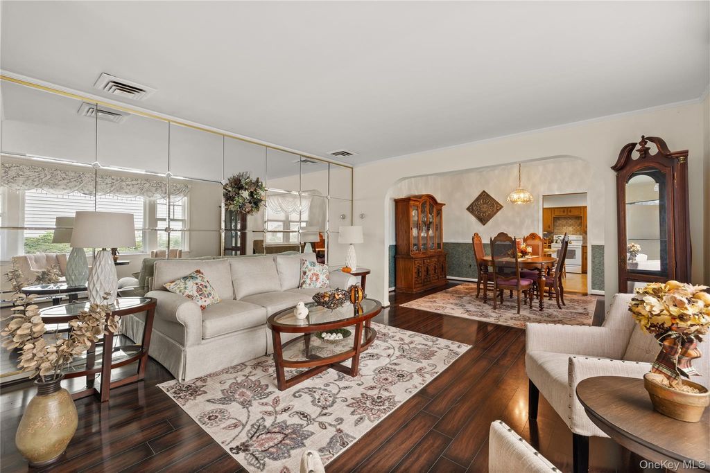 388 S 2nd Street, Lindenhurst, NY 11757 — photo 3