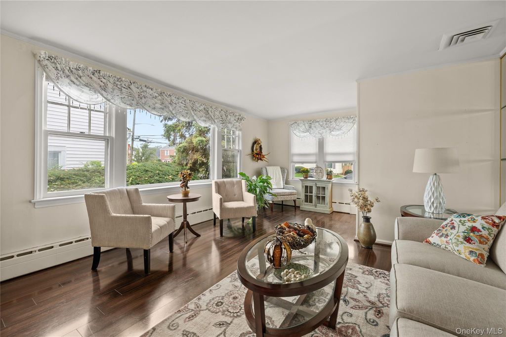 388 S 2nd Street, Lindenhurst, NY 11757 — photo 4