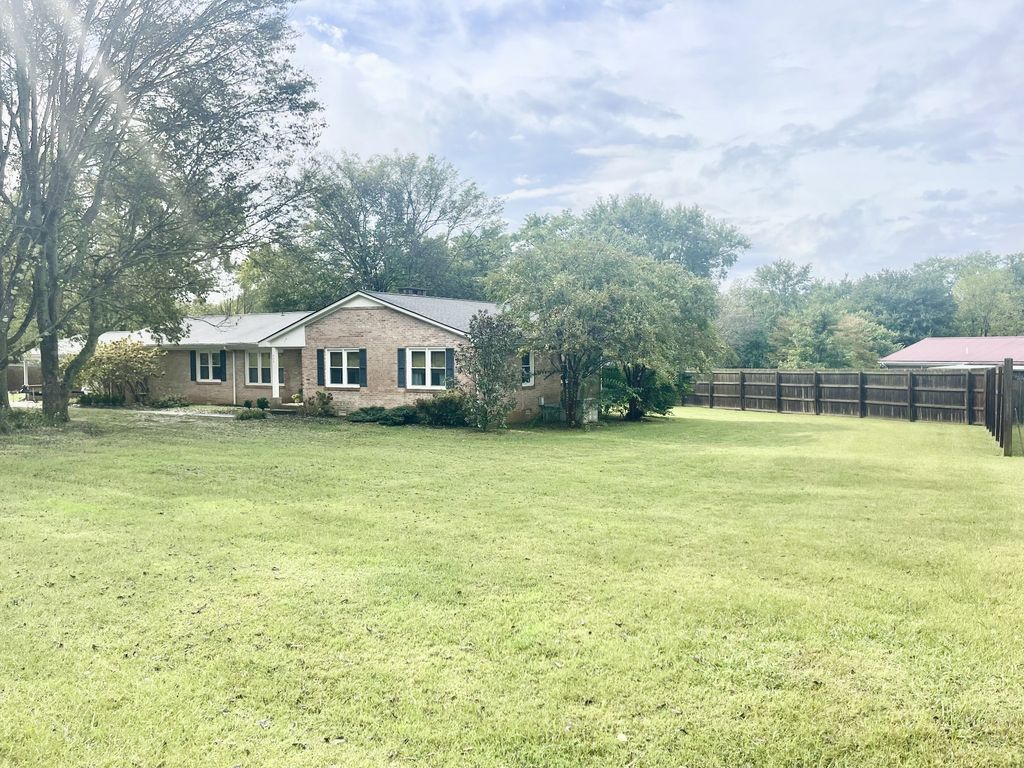 977 Galloway St, Lewisburg, TN 37091