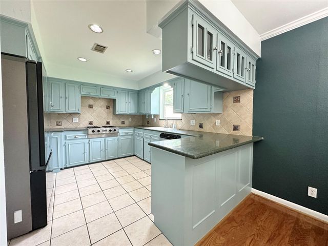 9634 Fairdale Lane, Houston, TX 77063